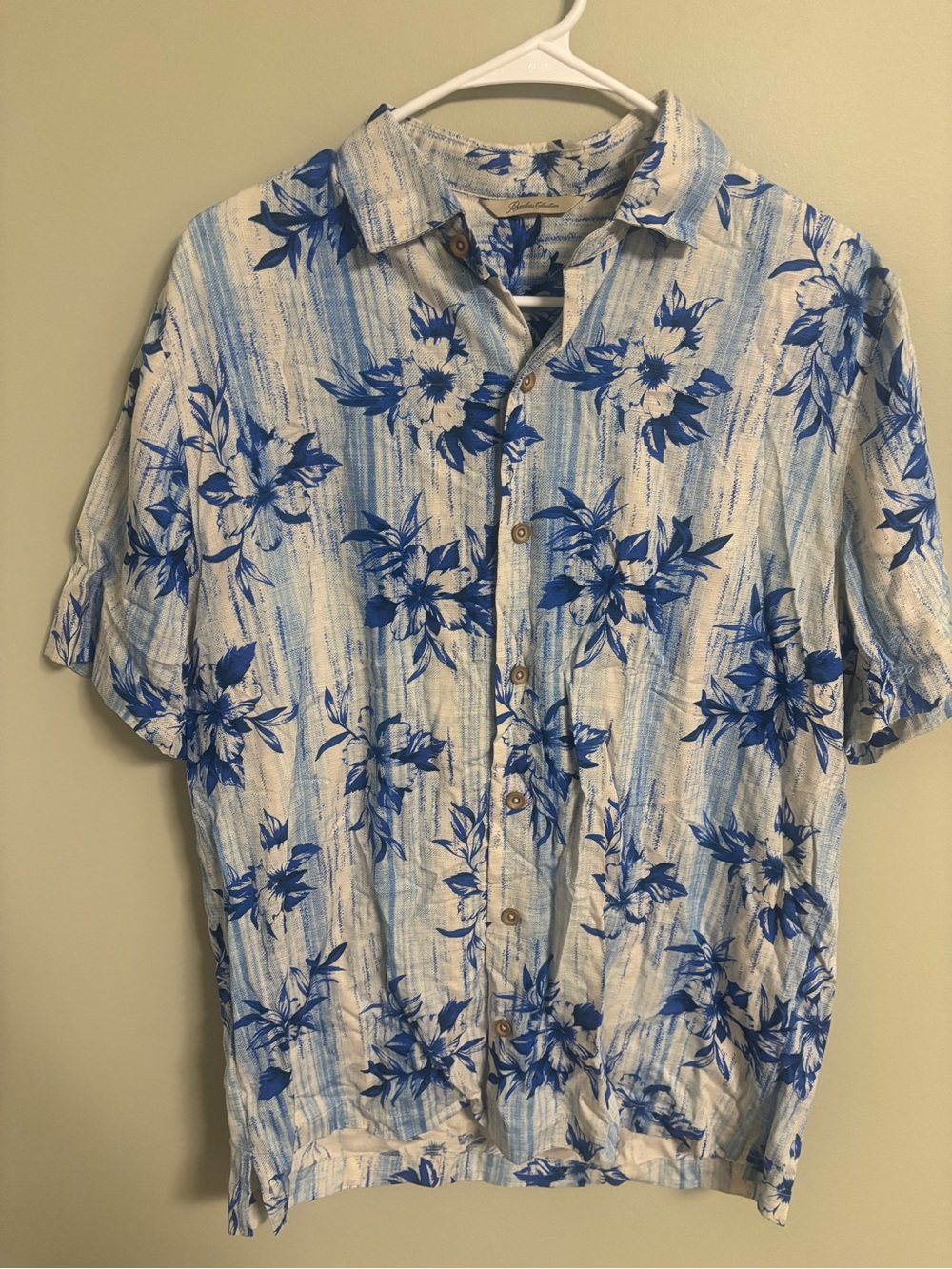 Paradise Collection 100% Silk Hawaiian Size Medium Short Sleeve Button Up Shirt